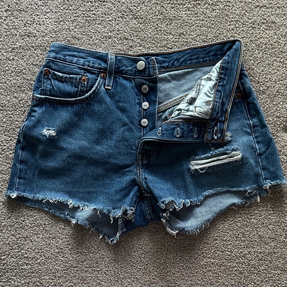 levi's - 501 button fly denim short (blue)